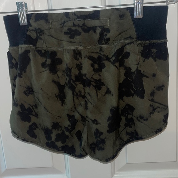 Zella Shorts - Picture 3 of 3